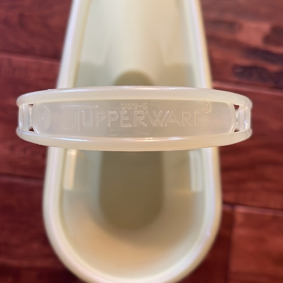 Vintage Yellow Tupperware 2-Quart Pitcher - Picture 3 of 7